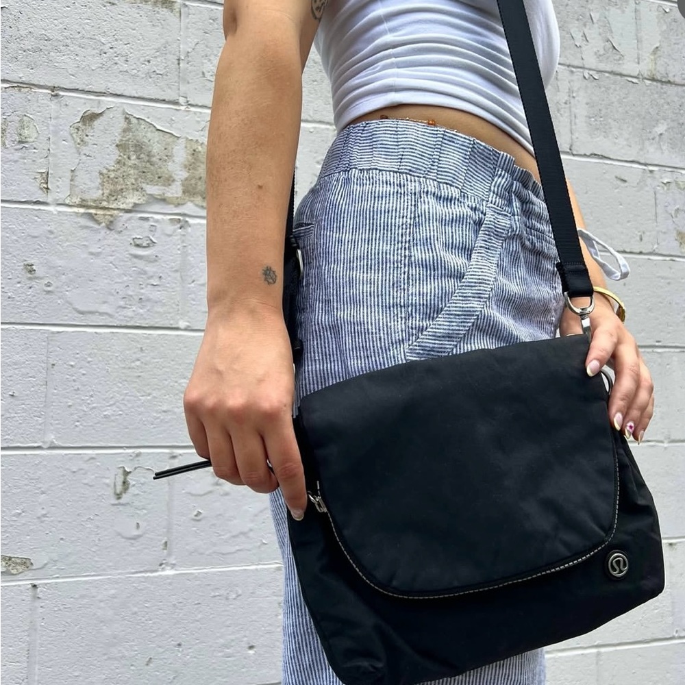 Lululemon Black Crossbody Messenger Bag